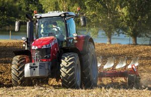 imagen de un tractor agricola revisado conforme al reglamento de homologación de vehículos agrícolas