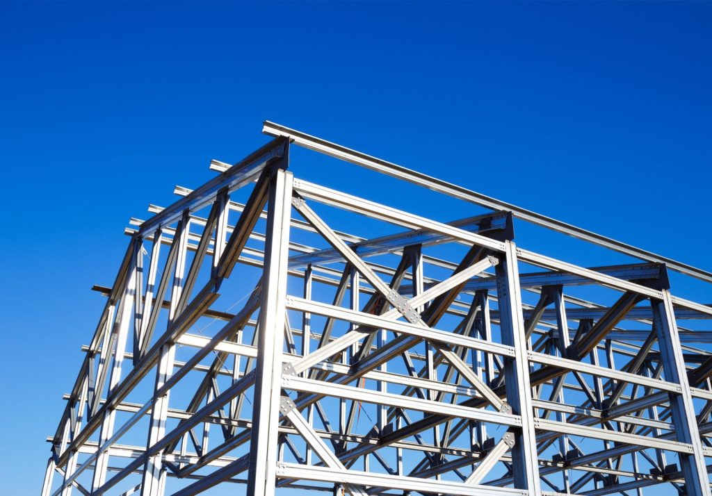 Curso Marcado CE Estructuras Metálicas imagen de estructuras metalicas de una construccion con el cielo despejado