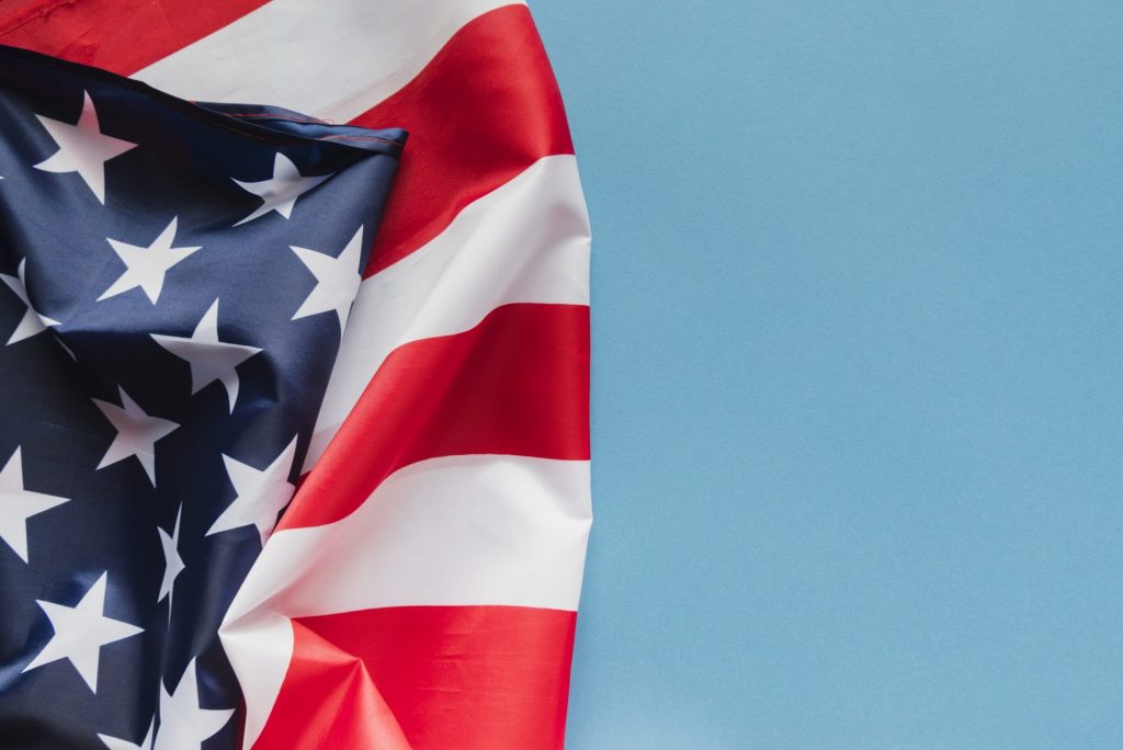 Documentación necesaria para exportar a Estados Unidos imagen de una bandera de estados unidos para explicar los requisitos y documentacion necesaria para exportar a estados unidos