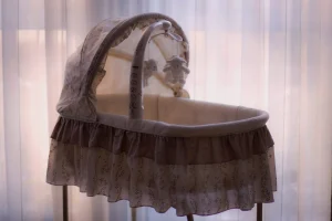 imagen de una cuna para bebe homologada como articulo de puericultura
